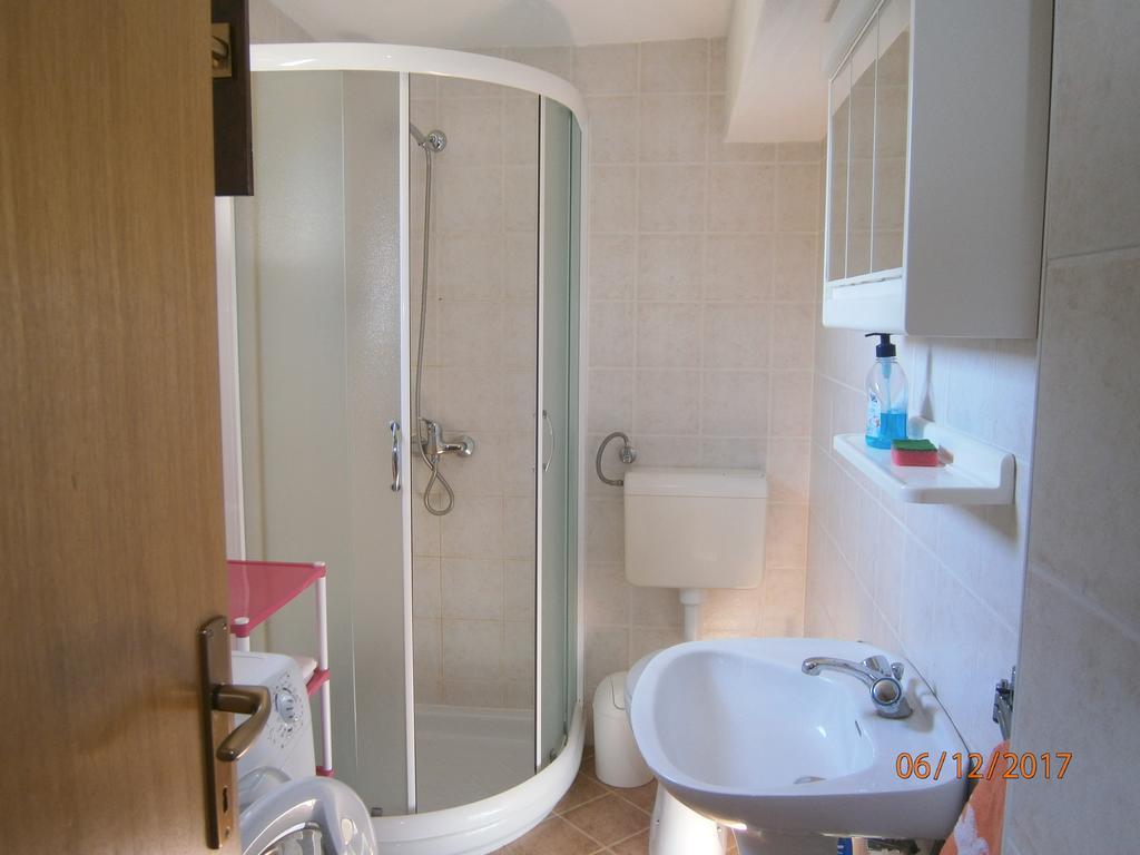 Holiday Home Loznati Cres Luaran gambar
